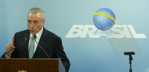 Lula annonce une augmentation de 15% du Bolsa Família à quelques jours des élections