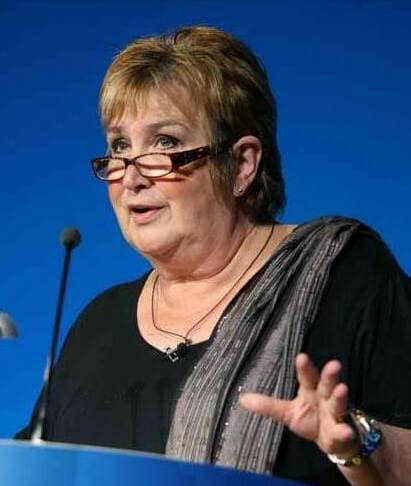 Foto d'archivio: La morte di Dame Jenni Murray dopo un incidente stradale causato da fari abbaglianti