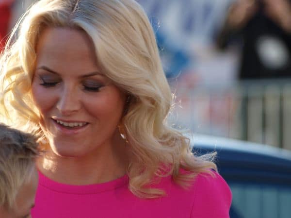 Foto de arquivo: A princesa herdeira Mette-Marit celebra 53.º aniversário após operação aos pulmões