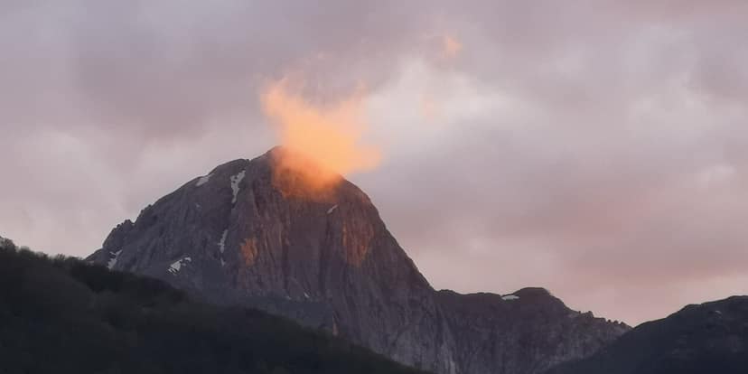 Archieffoto: Eruptie van de vulkaan Anak Krakatau in Indonesië leidt tot annuleringen van vluchten