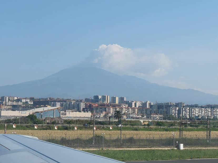 Herstart van de luchtvaart op de luchthaven van Catania na verlaging van de Etna-waarschuwing