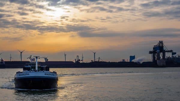 Collision between inland vessel and pleasure boat on Albertkanaal in Schoten
