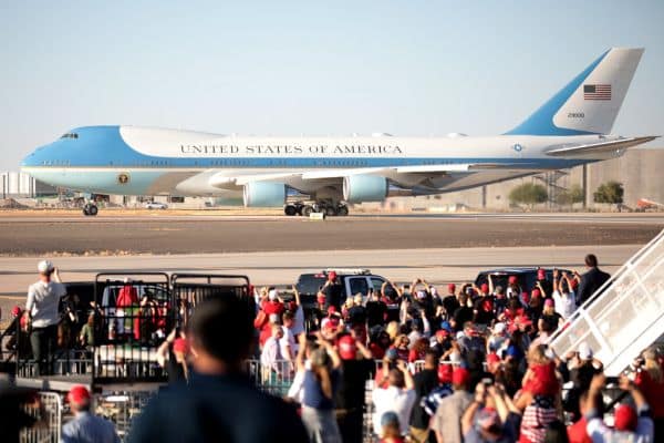 Trump ontsnapte stilletjes na NAVO-top via cateringwagen