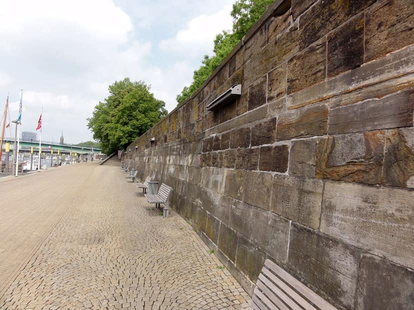 Katamaranongeval in Konstanz: Meerdere gewonden na botsing met havenmuur