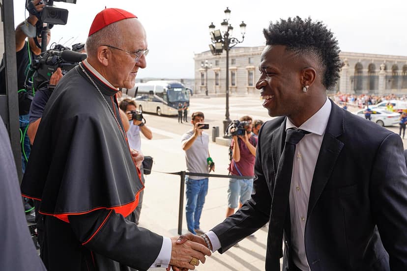 Vinicius renova com o Real Madrid até 2032