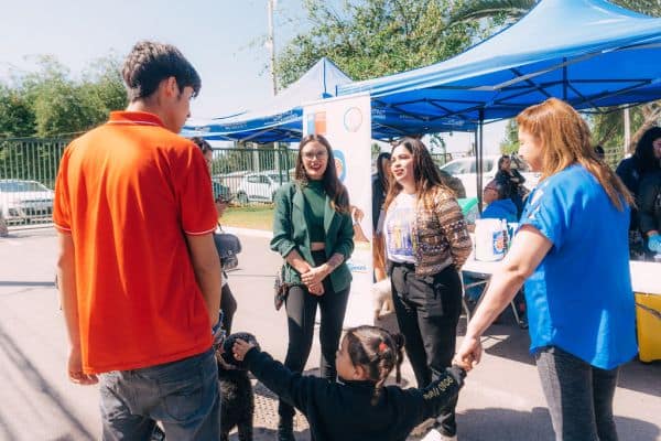 De regering plant de verhuizing van 500 migrantenmeisjes van Ceuta naar het vasteland