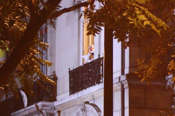 Foto d'archivio: Il papa Leone XIV celebra una messa davanti a una grande folla a Parigi