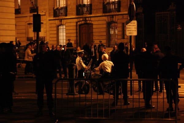 Foto d'archivio: Il papa Leone XIV celebra una messa davanti a una grande folla a Parigi