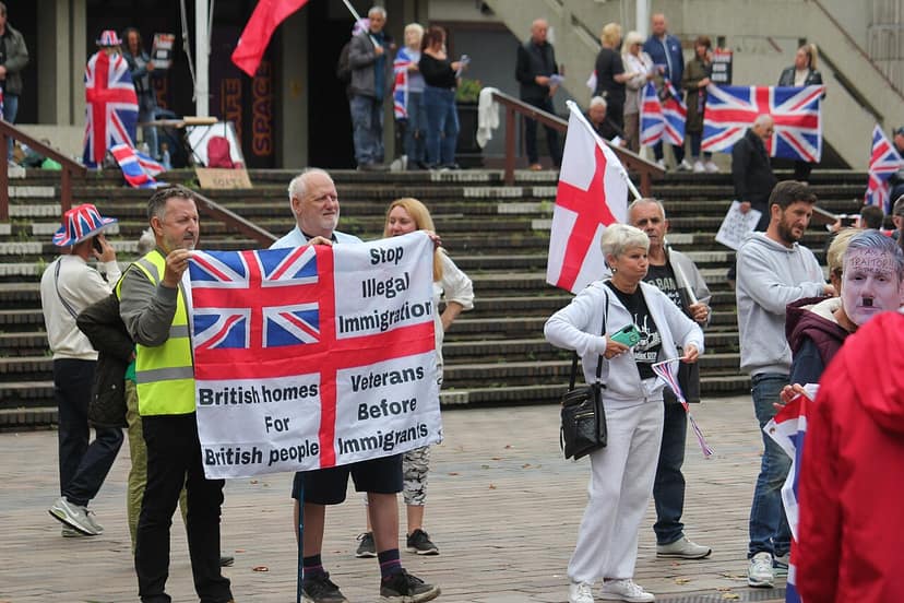 El gobierno del Reino Unido condena a los manifestantes de extrema derecha en Portsmouth