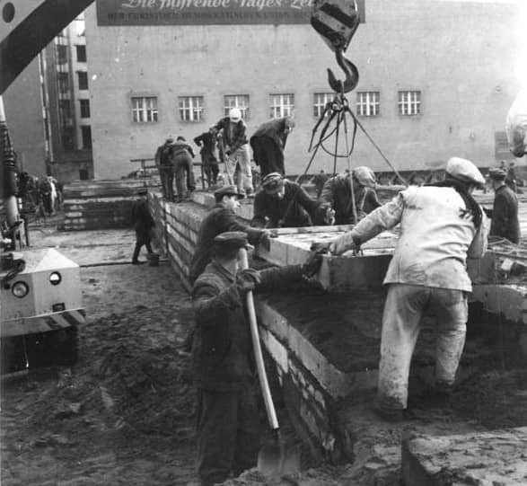 65 Years Since the Wall's Construction: Warnings About Threats to Democracy
