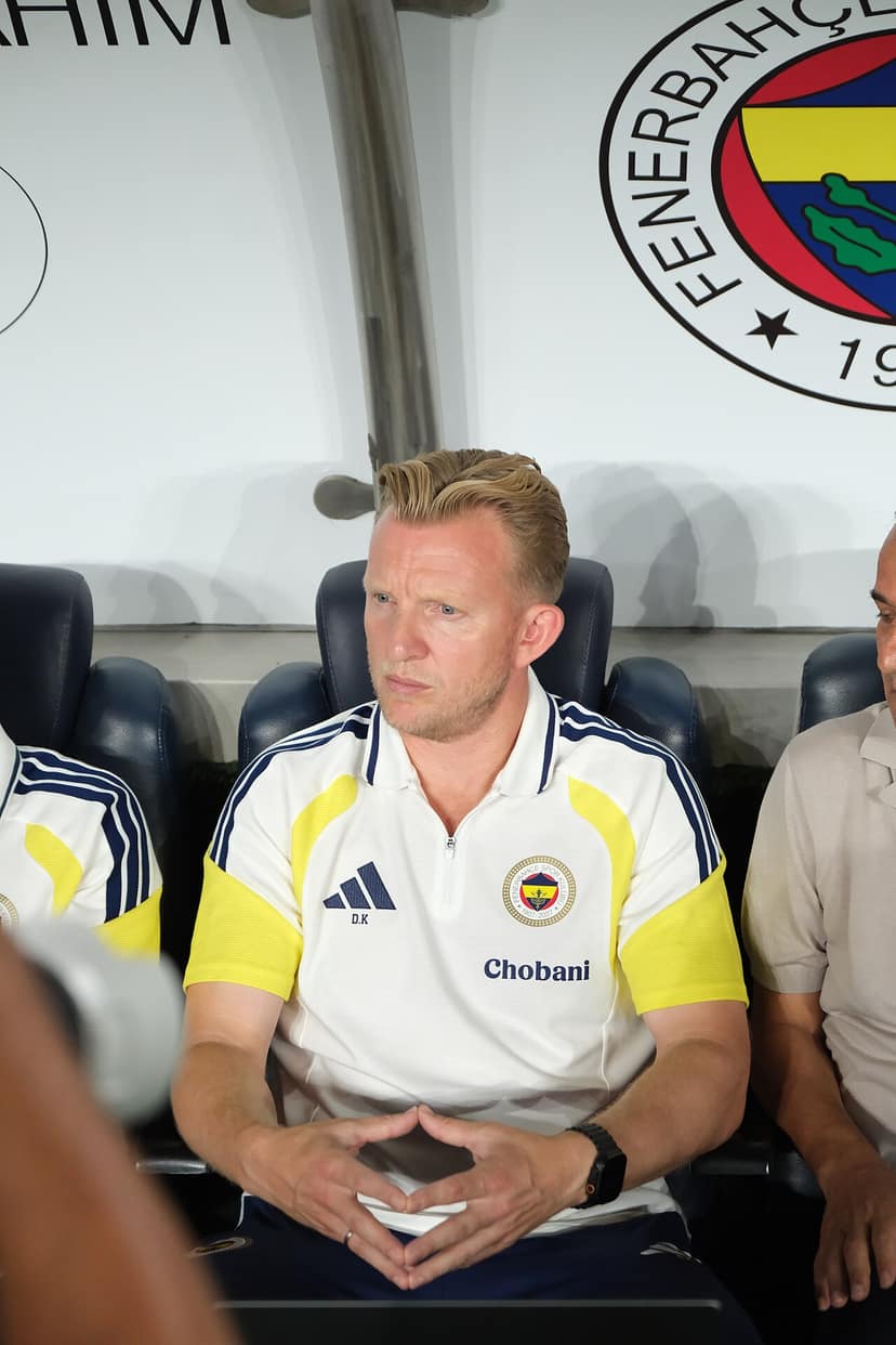 Archivbild: Fenerbahçe-Trainer Ismail Kartal kündigt Rücktritt an, bleibt aber doch im Amt