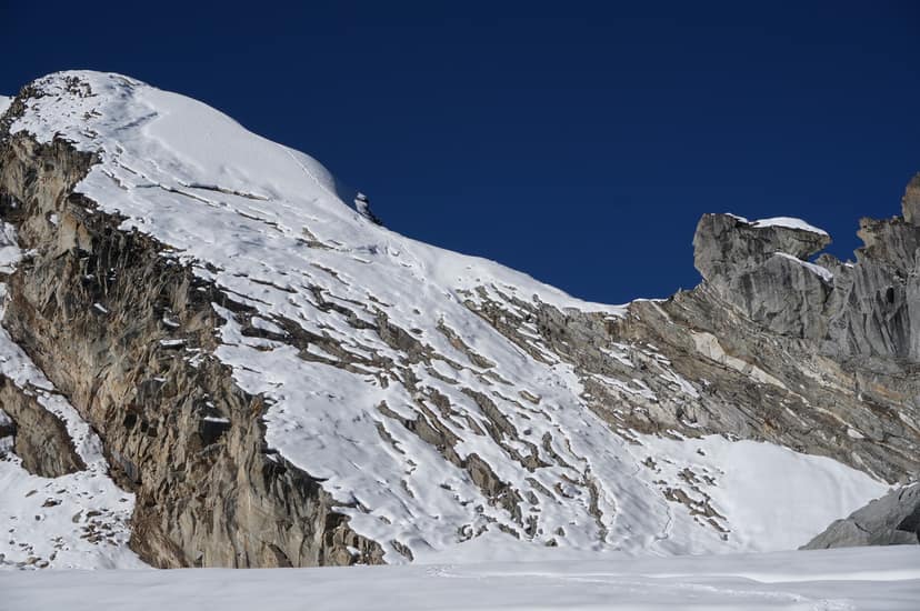 Após o acidente com avalanches no Nepal: encontrados os corpos de cinco alpinistas