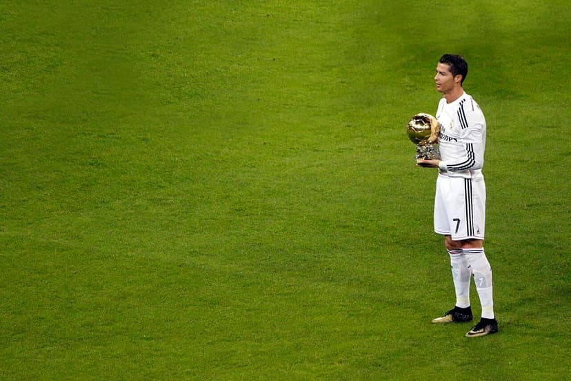 Foto de archivo: Cristiano Ronaldo critica a periodista tras dejar la concentración de Portugal