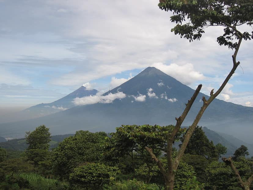 Vulcão ativo na Guatemala entra em erupção novamente