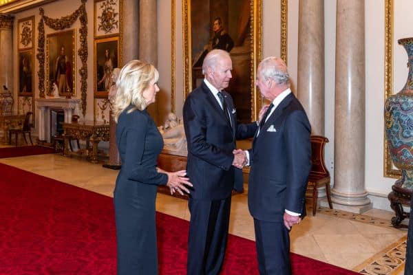 Foto de archivo: Nuevo libro del hermano de la Princesa Diana genera controversia