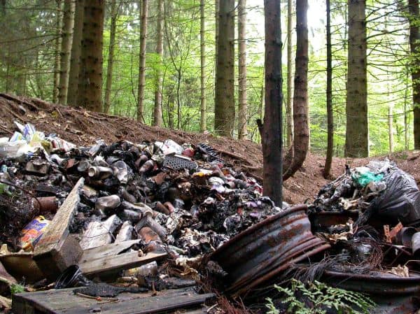Photo d'archive: Annonces de plans pour nettoyer 22 000 tonnes de déchets de dépotoirs toxiques