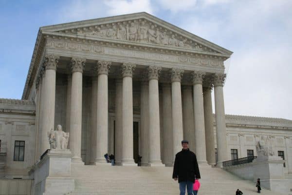 Foto de arquivo: Supremo Tribunal de Justiça Suspende Decisão do Tribunal Superior de Madras sobre Empregos para Familiares das Vítimas do Stampede de Karur