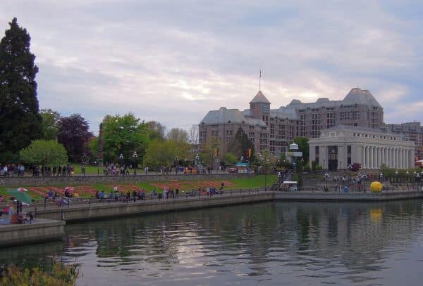 Voo é cancelado no Canadá devido à recusa de criança em colocar cinto de segurança