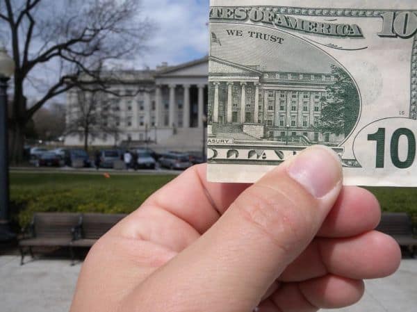 US Treasury verdubbelt schuldopkopen te midden van stijgende rendementen en inflatieangst