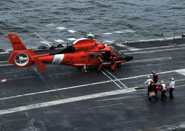Foto de arquivo: Preocupações Aumentam Entre Marinheiros do USS Abraham Lincoln Durante Desdobramento Prolongado