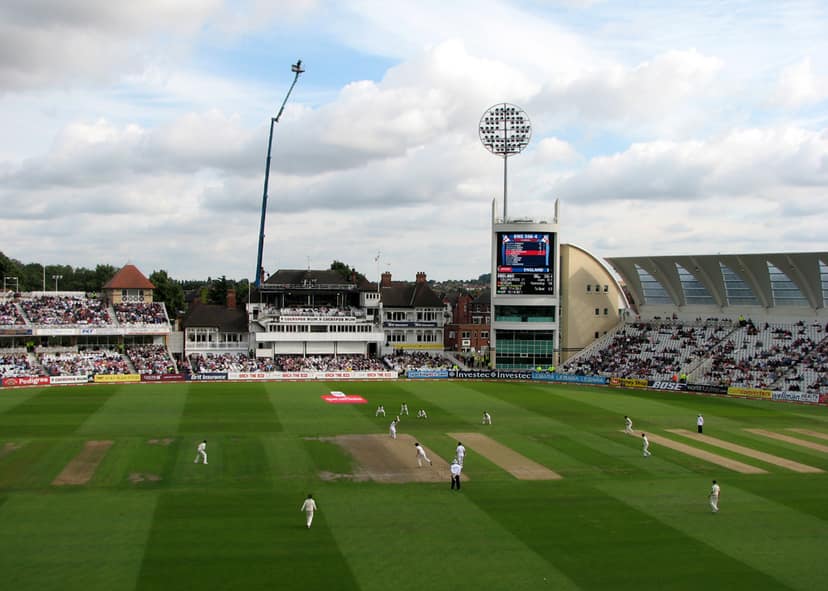 Photo d'archive: Babar Azam forfait pour le premier Test contre l'Angleterre en raison d'une blessure