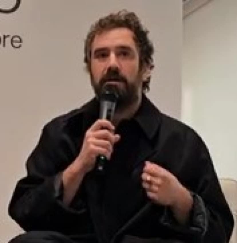 Tommaso Paradiso atteint par le virus de la Toscana après une piqûre