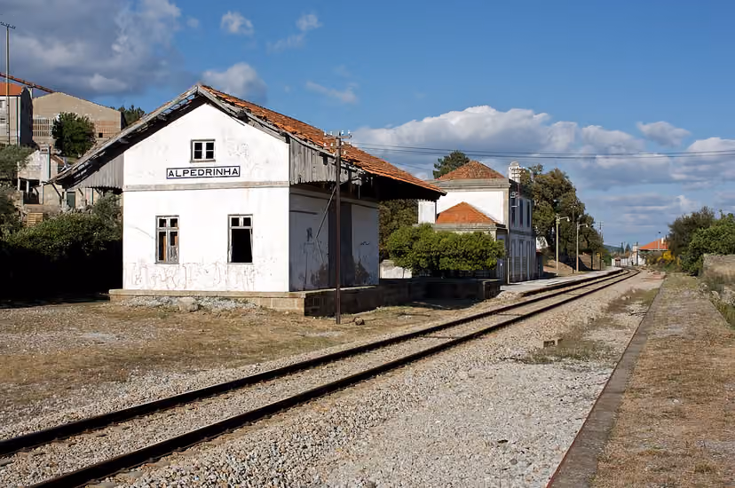 Abalroamento zwischen einem Lastwagen und einem Personenzug in Viana do Alentejo führt zu drei Verletzten