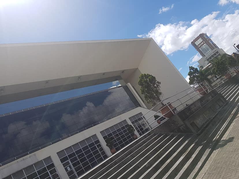 De la Espriella convoque un comité d'urgence après le tremblement de terre en Colombie