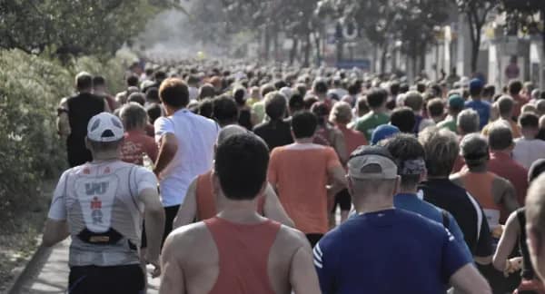 Berlin-Marathon: Tigst Assefa verpasst Weltrekord aufgrund von Krämpfen