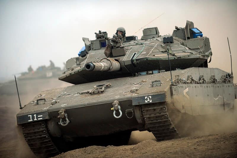 Israelische Soldaten markieren Palästinenser mit Nummern