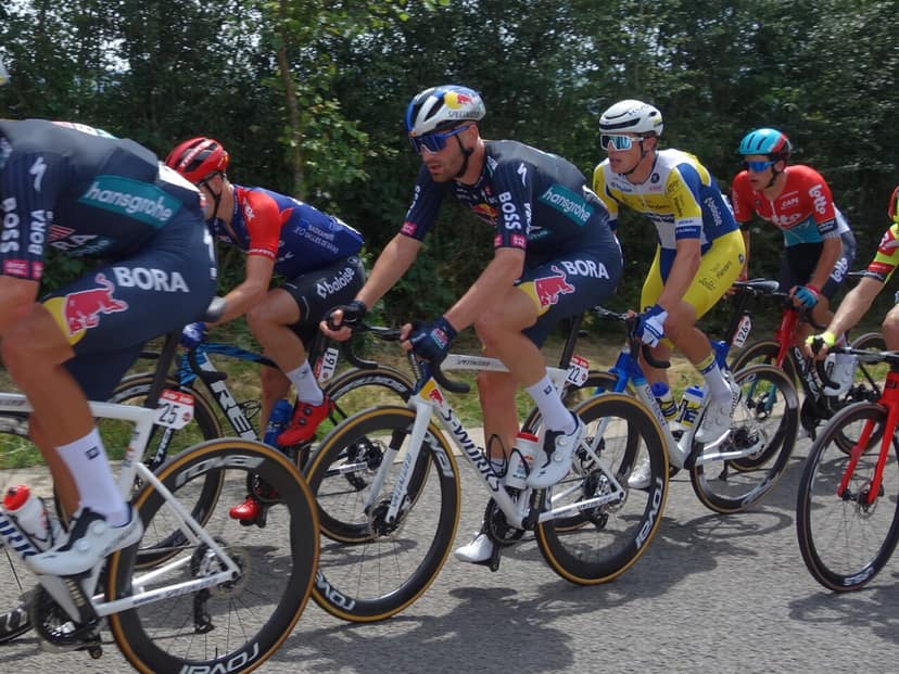 Matthew Brennan conquista in modo impressionante la sua seconda tappa alla Vuelta