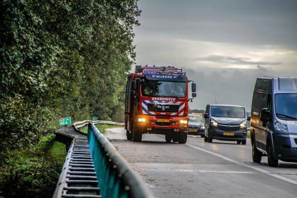 Autobus e furgone coinvolti in un incidente sulla A28 vicino a Wezep, diversi feriti