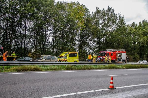 Autobus e furgone coinvolti in un incidente sulla A28 vicino a Wezep, diversi feriti