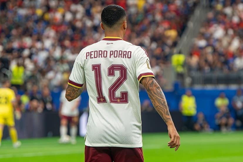 Pedro Porro commits to María Hurtado after romantic beach proposal