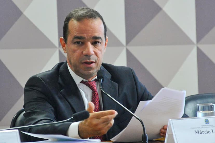 Inquérito a Escolas por Atrasos nos Exames Nacionais