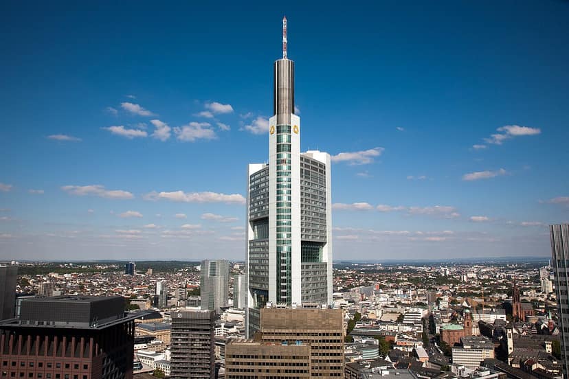 Commerzbank aumenta lucros e inicia conversações com a UniCredit