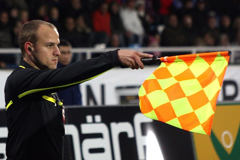 UEFA quer mudar radicalmente o uso do VAR