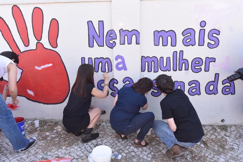 Mais crianças do que mulheres em casas-abrigo
