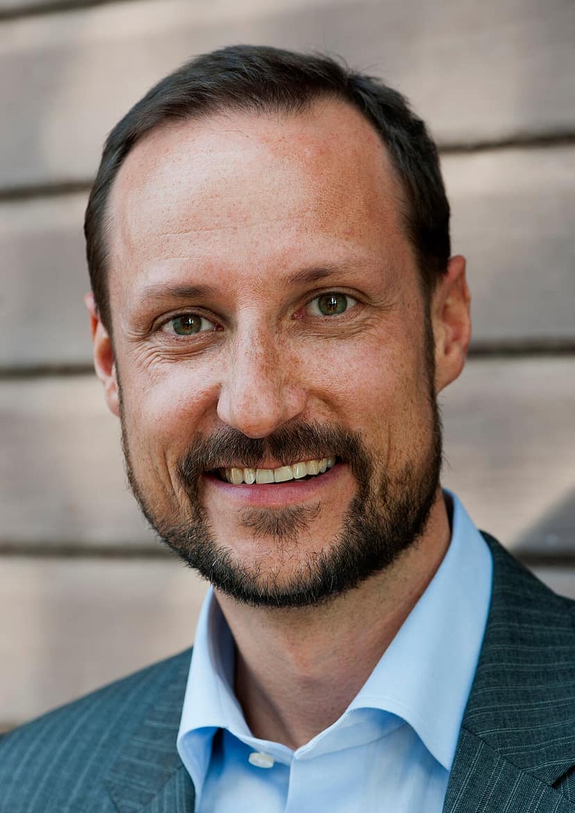 Archieffoto: Koning Haakon VIII op de troon zonder koningin Mette-Marit