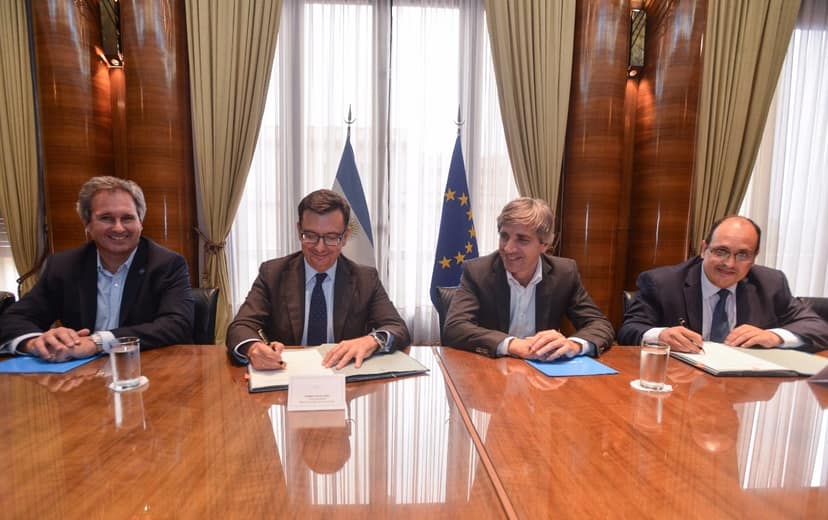 El Gobierno flexibiliza el crédito en dólares para empresas