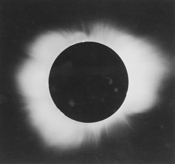 A eclipse solar provoca aumento nos preços da eletricidade na Alemanha e impactos na Suíça