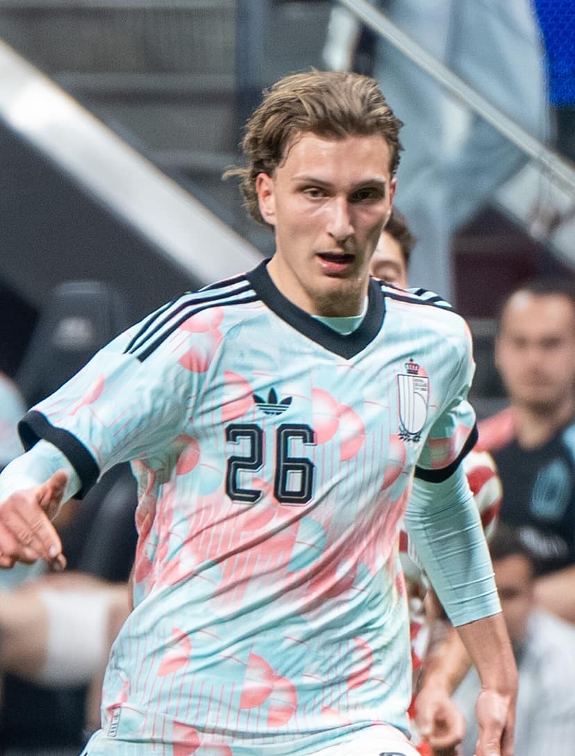 Foto de arquivo: Mika Godts despede-se do Ajax após transferência para o PSG