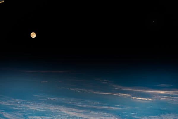 Archivbild: NASA veröffentlicht detaillierte Bilder des Kraters einer SpaceX-Rakete auf dem Mond