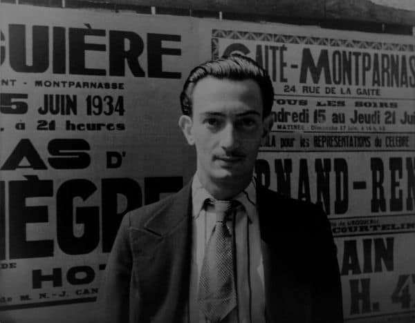 Foto de archivo: Roban un valioso libro de Salvador Dalí en un museo de Auvernia, Francia