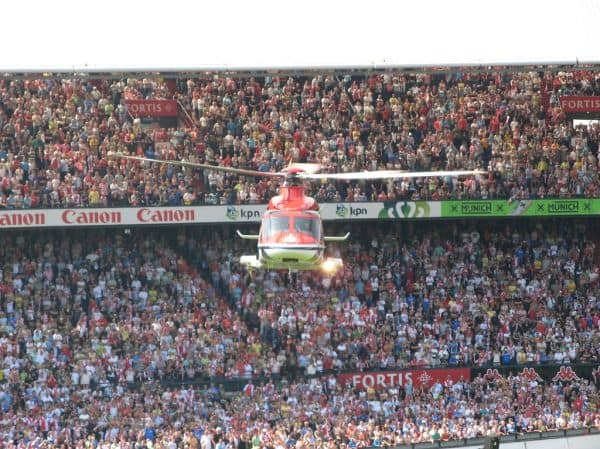 Archivbild: Feyenoord-Fans verursachen Verletzungen mit Feuerwerkskörpern während Eredivisie-Spiel