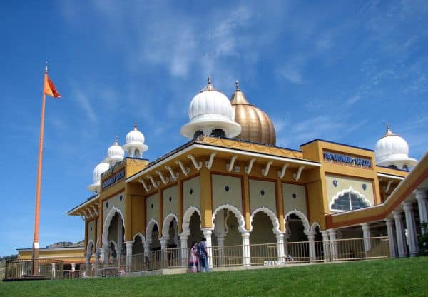 Sukhbir Singh Badal attaqué devant le gurdwara à Nanded, Maharashtra