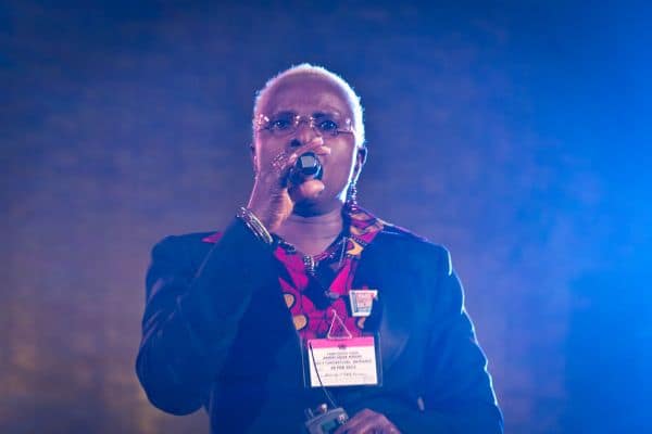 Angelique Kidjo Ontvangt Ster in Hollywood, Eerste Afrikaanse Musicus Gedeerd