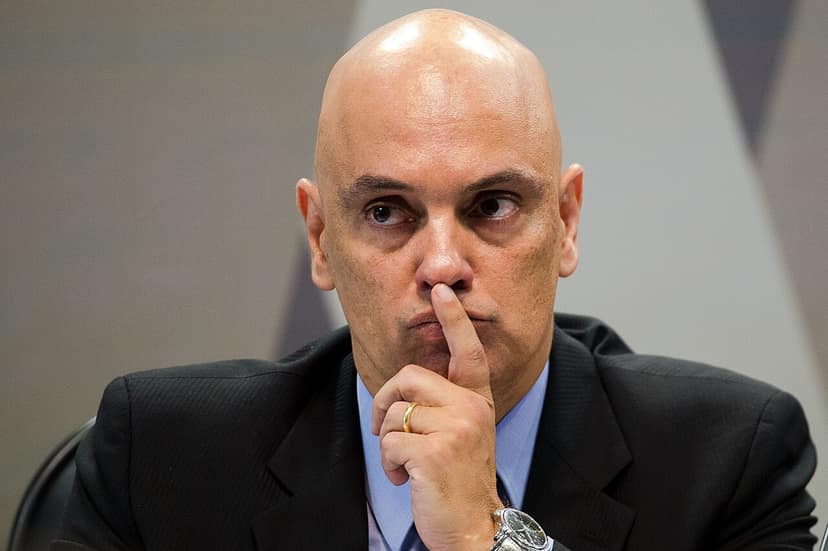 Archive photo: Flávio Bolsonaro fails to hand over passports and disappears from Brazil