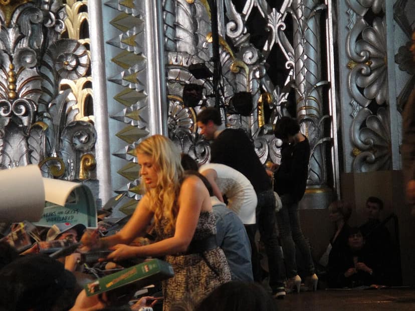 Foto d'archivio: Busy Philipps rivela la diagnosi di tumore al cervello e le operazioni subite