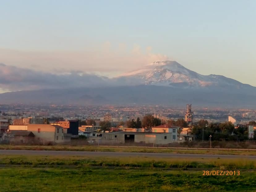 Le volcan Etna perturbe l'aéroport de Catane : des vacanciers affectés